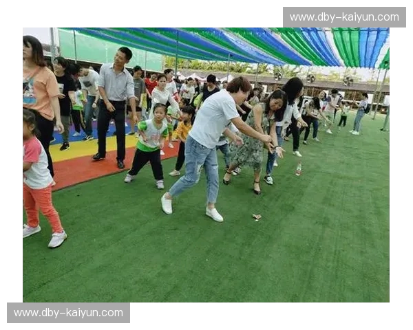 绿茵场上的冰与火之歌：重温“香港vs恒大”视频背后的荣光与倔强